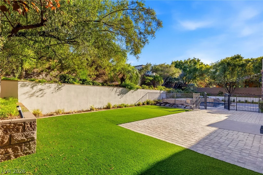 25 Pebble Dunes, Las Vegas, NV 89141