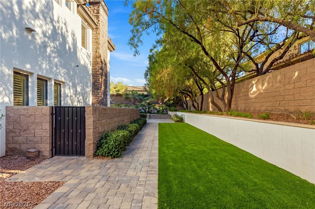 25 Pebble Dunes, Las Vegas, NV 89141