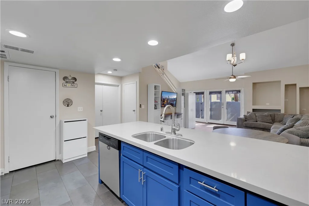 5635 Vineyard, Las Vegas, NV 89110