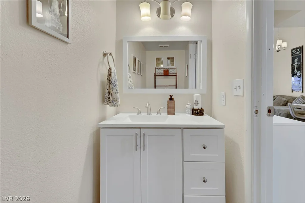 5635 Vineyard, Las Vegas, NV 89110
