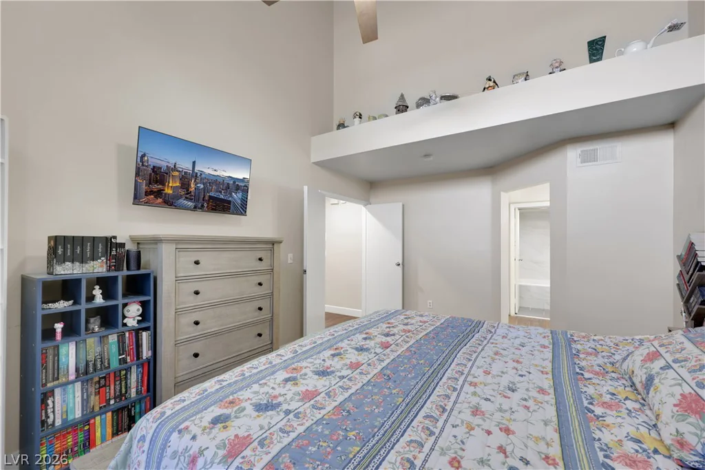 5635 Vineyard, Las Vegas, NV 89110