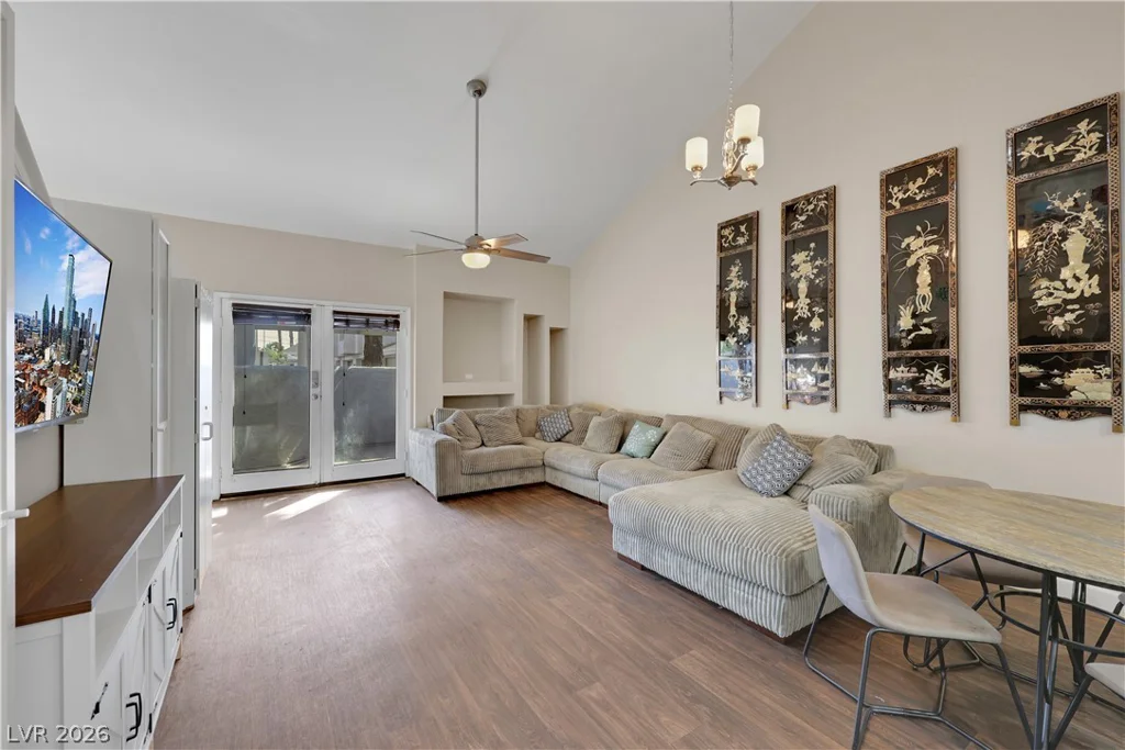 5635 Vineyard, Las Vegas, NV 89110