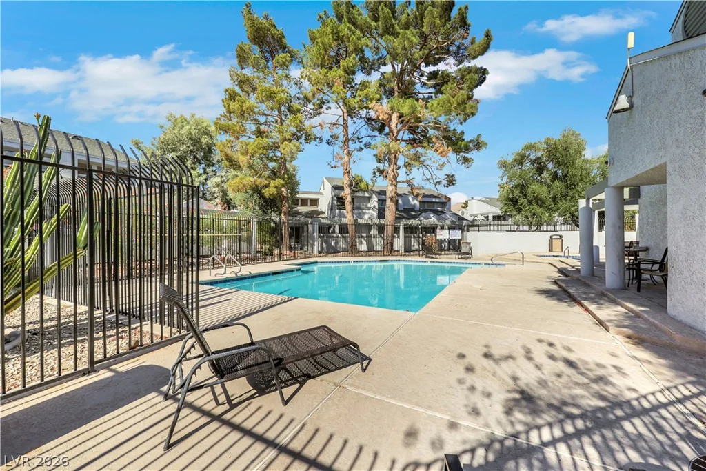 5635 Vineyard, Las Vegas, NV 89110