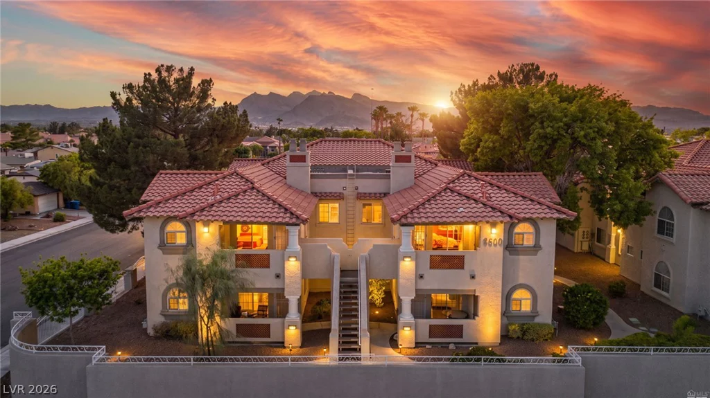 6800 Elm Creek, Las Vegas, NV 89108