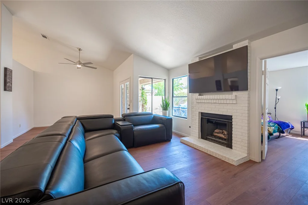 112 Brazilnut, Las Vegas, NV 89145
