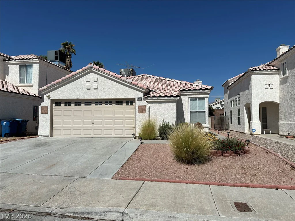 1833 Cedar Bluffs, Las Vegas, NV 89128