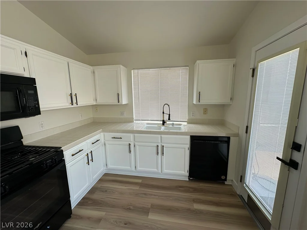 1833 Cedar Bluffs, Las Vegas, NV 89128