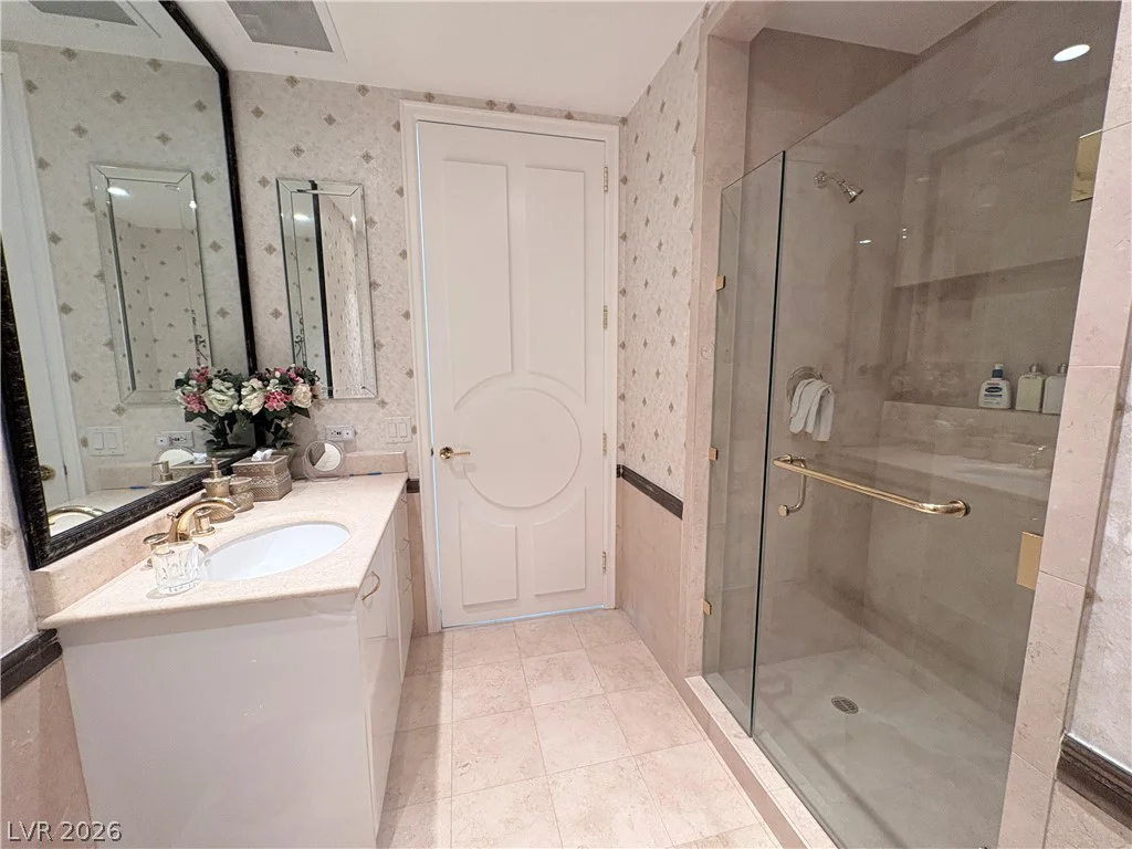 2857 Paradise, Las Vegas, NV 89109