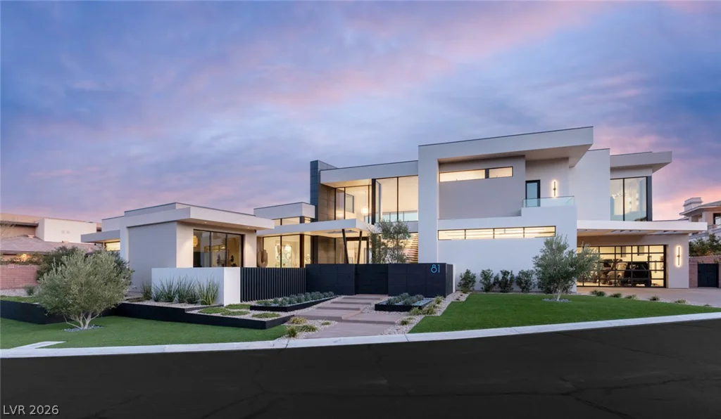 81 Hawk Ridge, Las Vegas, NV 89135