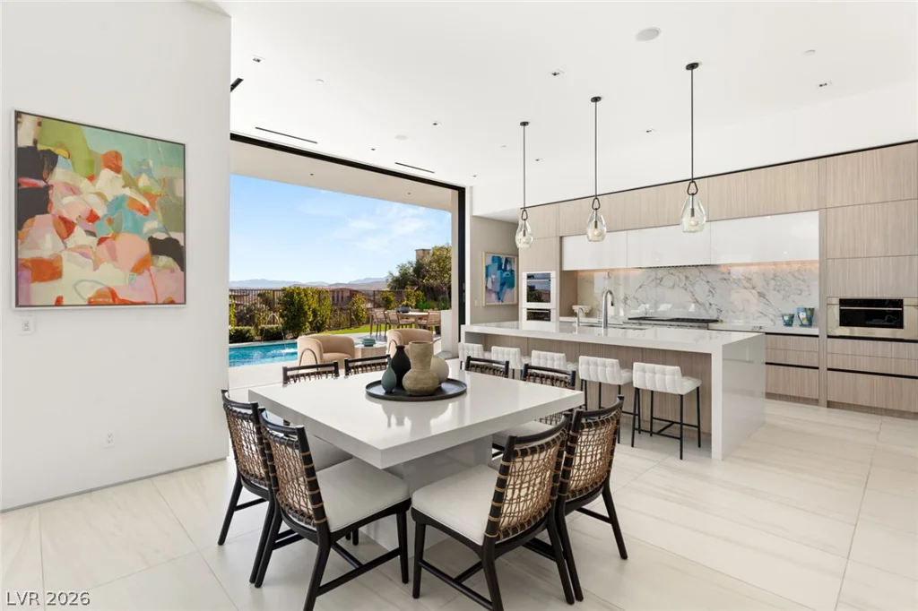 81 Hawk Ridge, Las Vegas, NV 89135