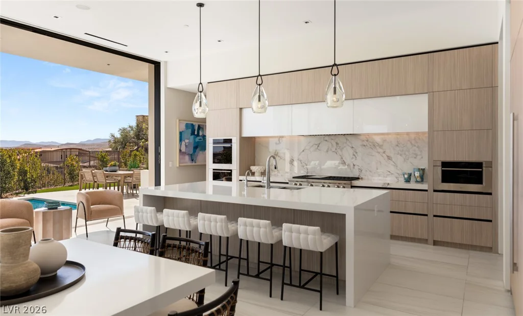 81 Hawk Ridge, Las Vegas, NV 89135