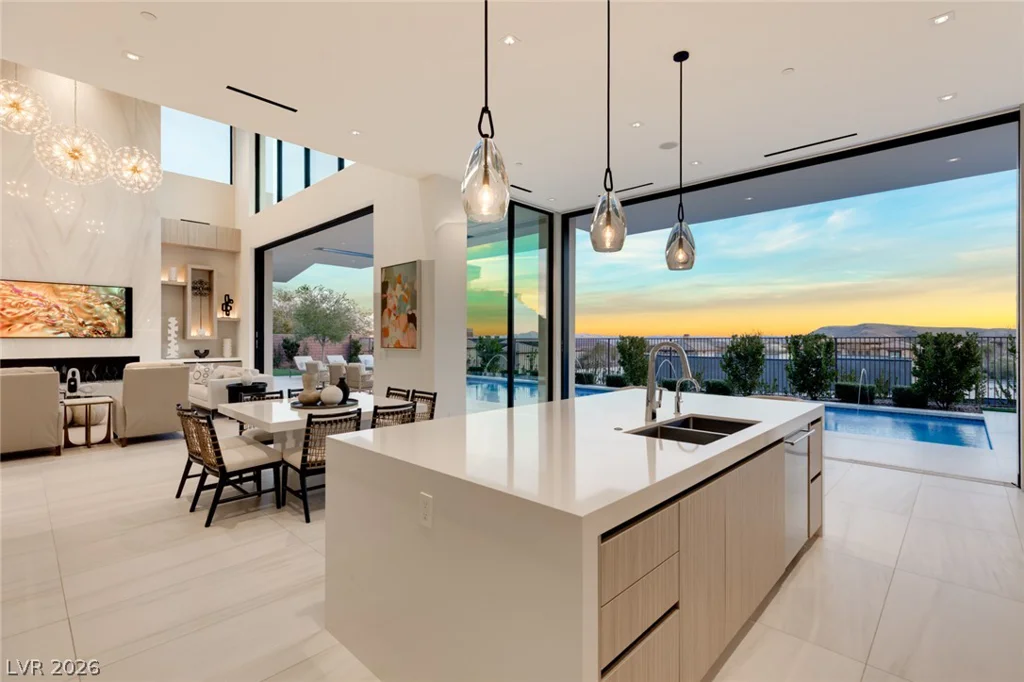 81 Hawk Ridge, Las Vegas, NV 89135