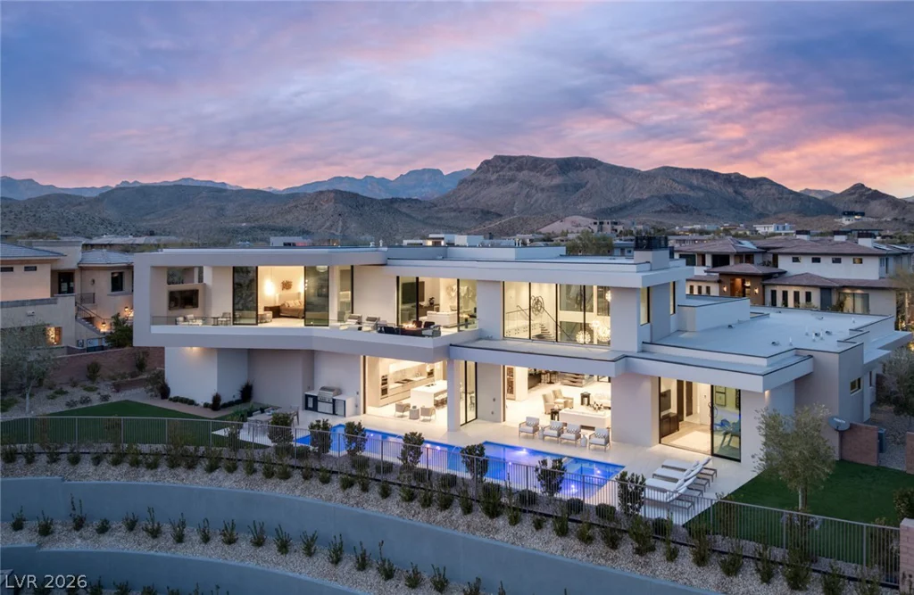 81 Hawk Ridge, Las Vegas, NV 89135