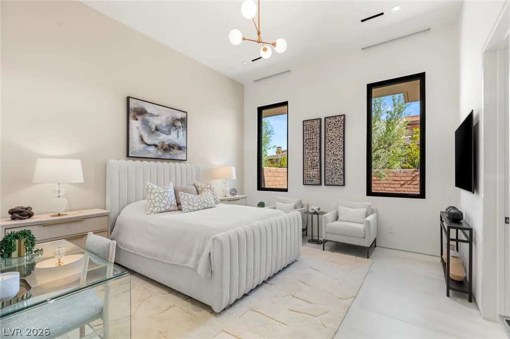 81 Hawk Ridge, Las Vegas, NV 89135