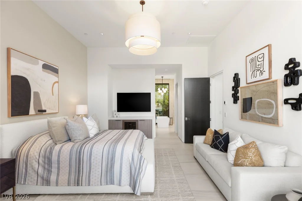 81 Hawk Ridge, Las Vegas, NV 89135