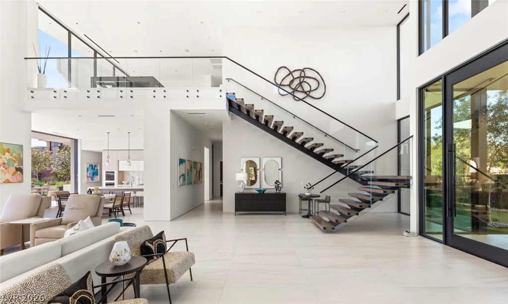 81 Hawk Ridge, Las Vegas, NV 89135