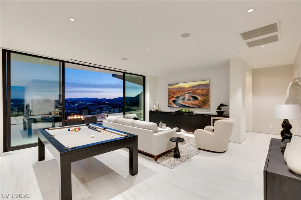 81 Hawk Ridge, Las Vegas, NV 89135