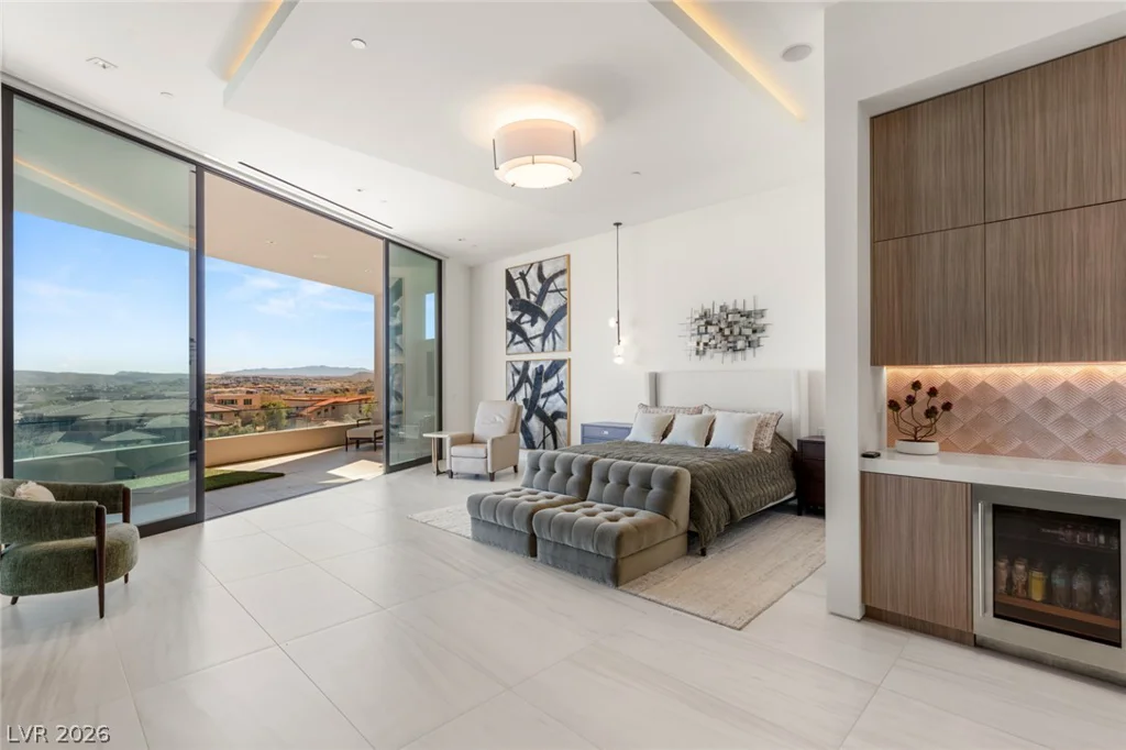 81 Hawk Ridge, Las Vegas, NV 89135