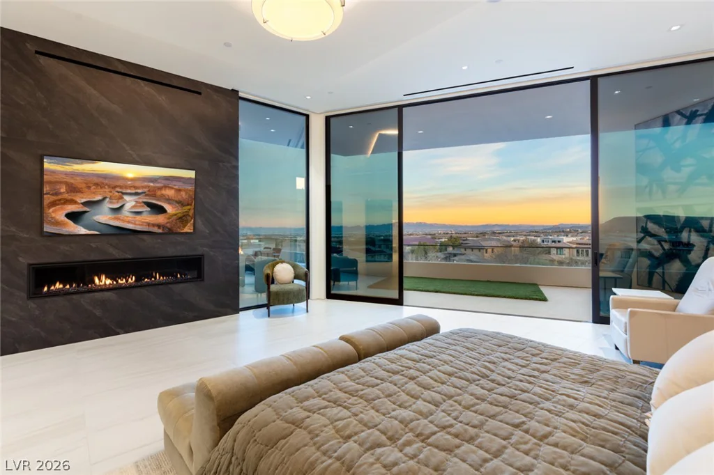 81 Hawk Ridge, Las Vegas, NV 89135