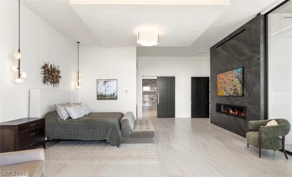 81 Hawk Ridge, Las Vegas, NV 89135