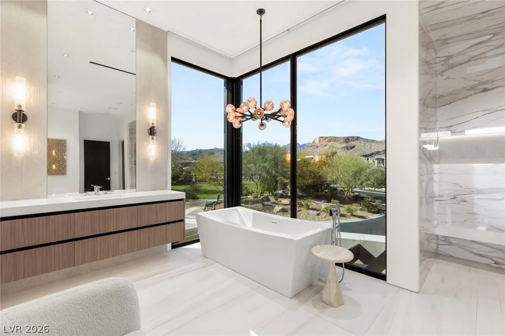 81 Hawk Ridge, Las Vegas, NV 89135