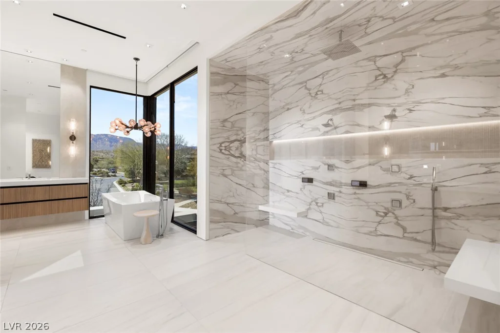 81 Hawk Ridge, Las Vegas, NV 89135