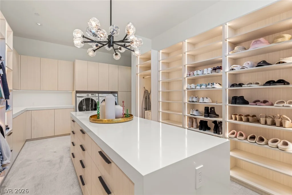 81 Hawk Ridge, Las Vegas, NV 89135