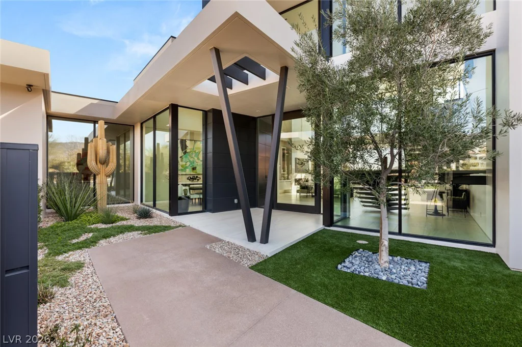 81 Hawk Ridge, Las Vegas, NV 89135