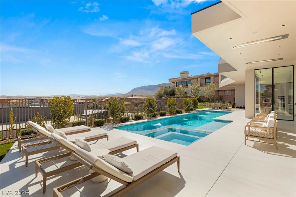 81 Hawk Ridge, Las Vegas, NV 89135