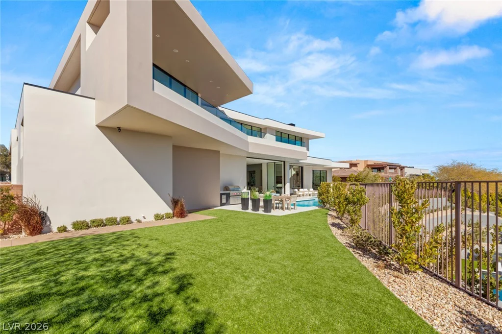 81 Hawk Ridge, Las Vegas, NV 89135