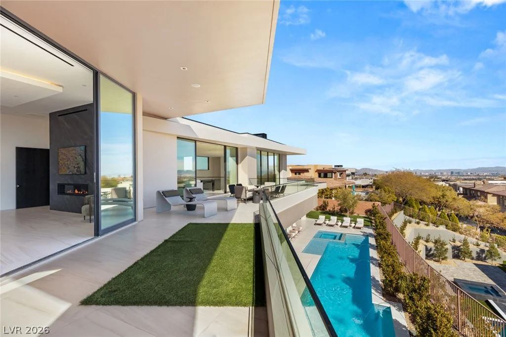 81 Hawk Ridge, Las Vegas, NV 89135
