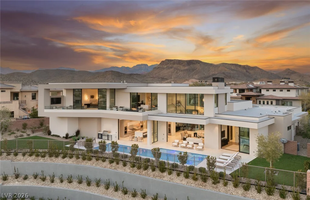 81 Hawk Ridge, Las Vegas, NV 89135