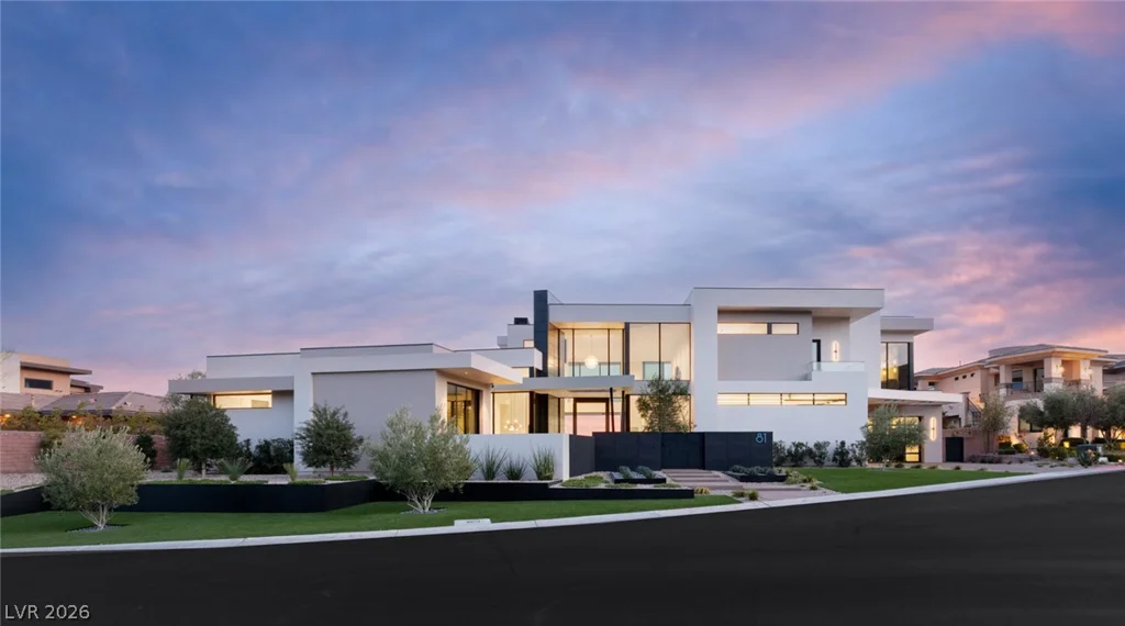 81 Hawk Ridge, Las Vegas, NV 89135
