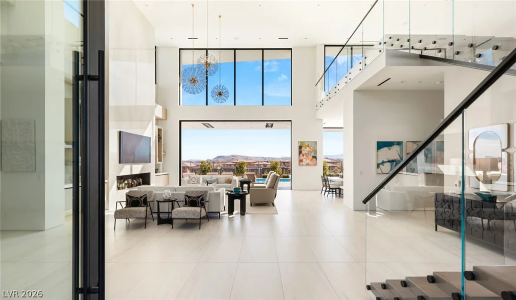 81 Hawk Ridge, Las Vegas, NV 89135