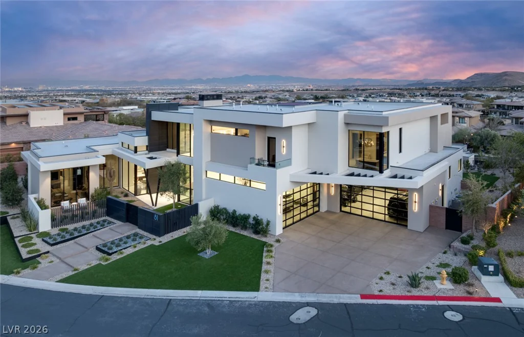 81 Hawk Ridge, Las Vegas, NV 89135
