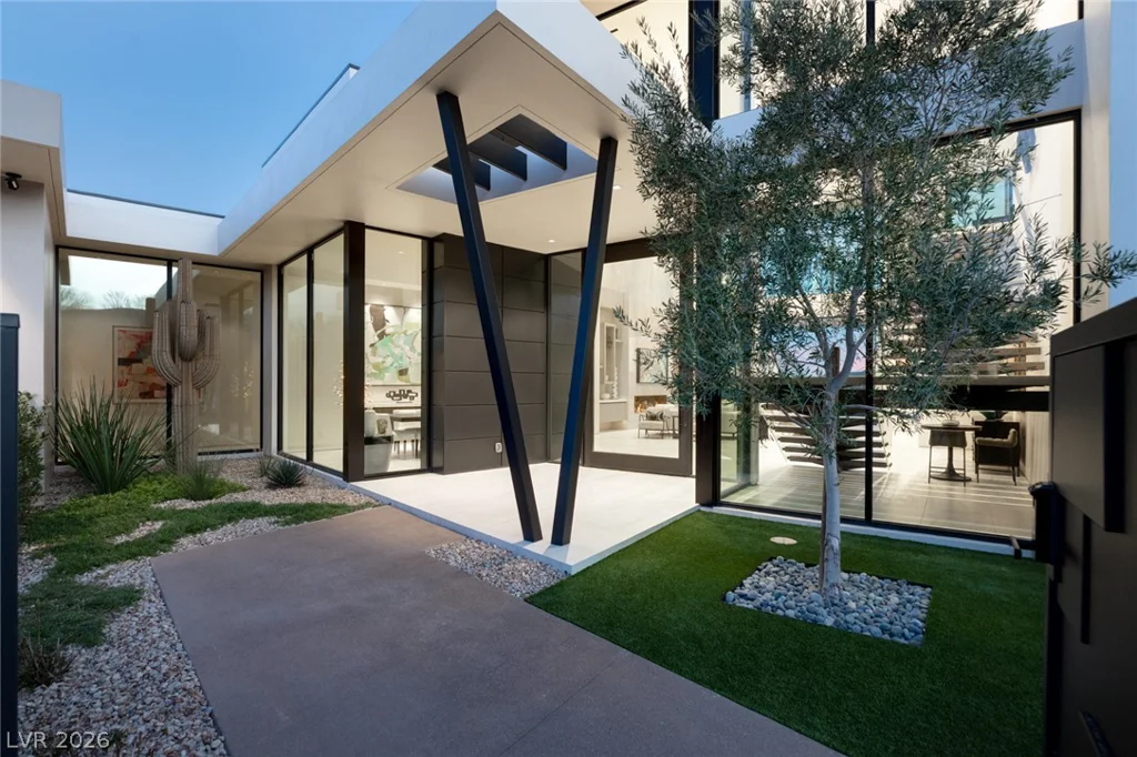 81 Hawk Ridge, Las Vegas, NV 89135