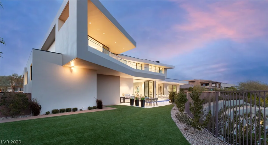 81 Hawk Ridge, Las Vegas, NV 89135