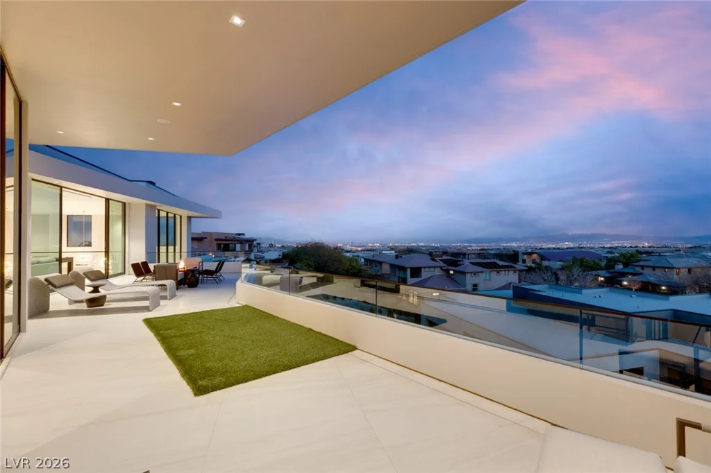 81 Hawk Ridge, Las Vegas, NV 89135