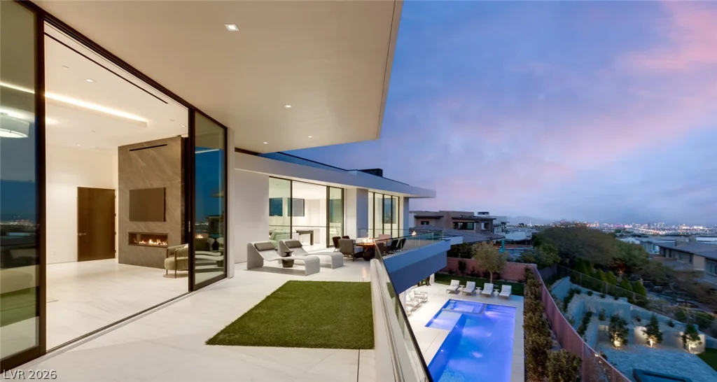 81 Hawk Ridge, Las Vegas, NV 89135