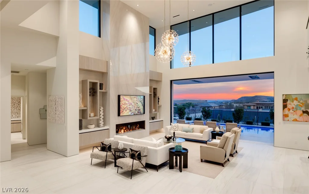 81 Hawk Ridge, Las Vegas, NV 89135
