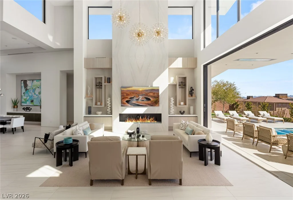 81 Hawk Ridge, Las Vegas, NV 89135