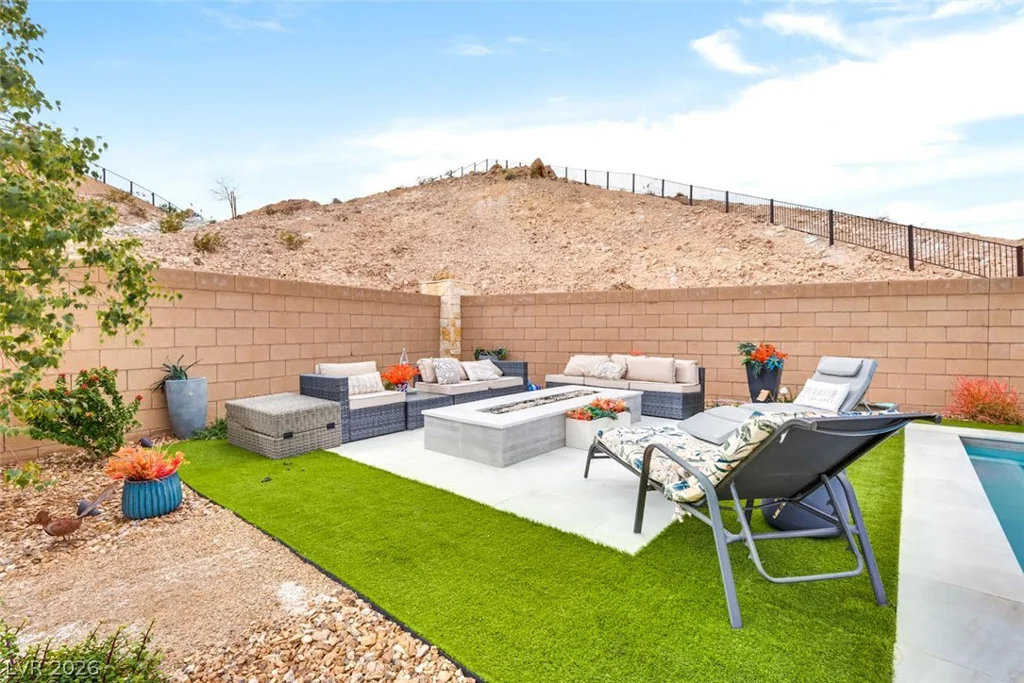 174 Crimson Cactus, Henderson, NV 89011