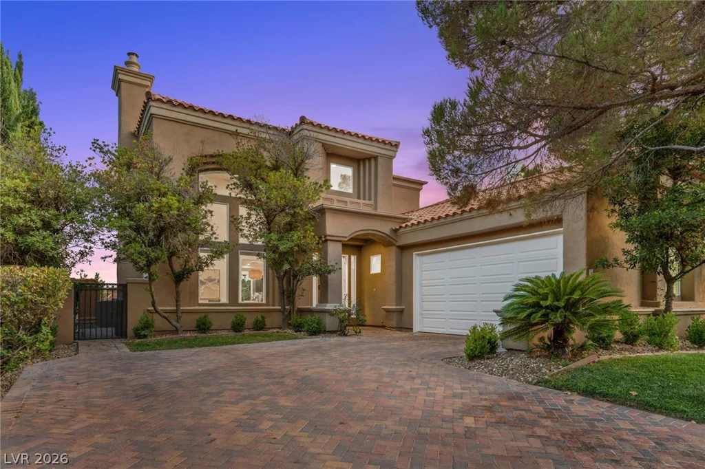 8371 Plum Creek, Las Vegas, NV 89113