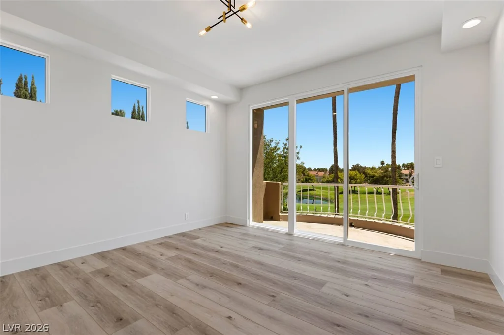 8371 Plum Creek, Las Vegas, NV 89113