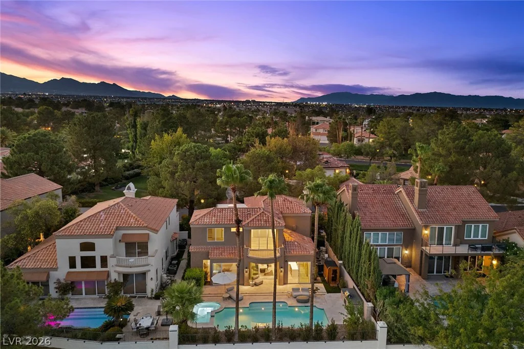 8371 Plum Creek, Las Vegas, NV 89113