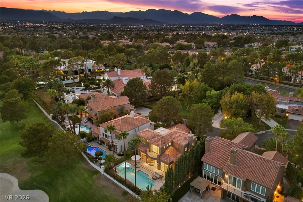 8371 Plum Creek, Las Vegas, NV 89113