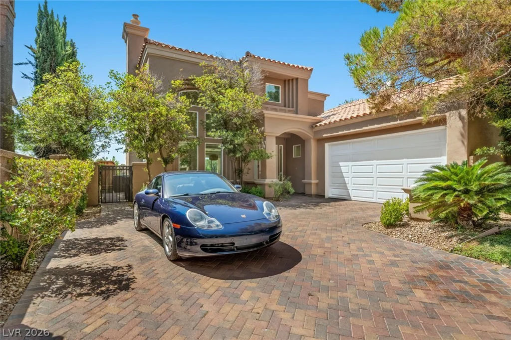 8371 Plum Creek, Las Vegas, NV 89113