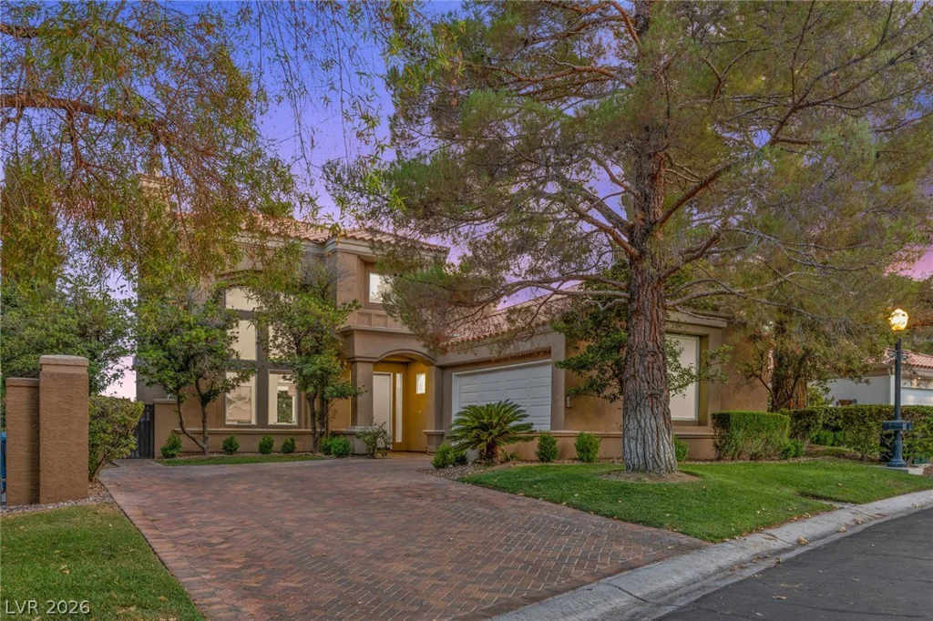 8371 Plum Creek, Las Vegas, NV 89113