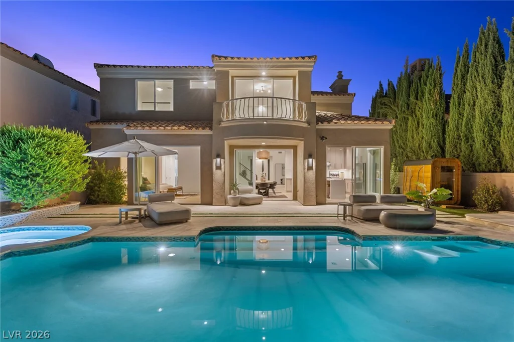 8371 Plum Creek, Las Vegas, NV 89113