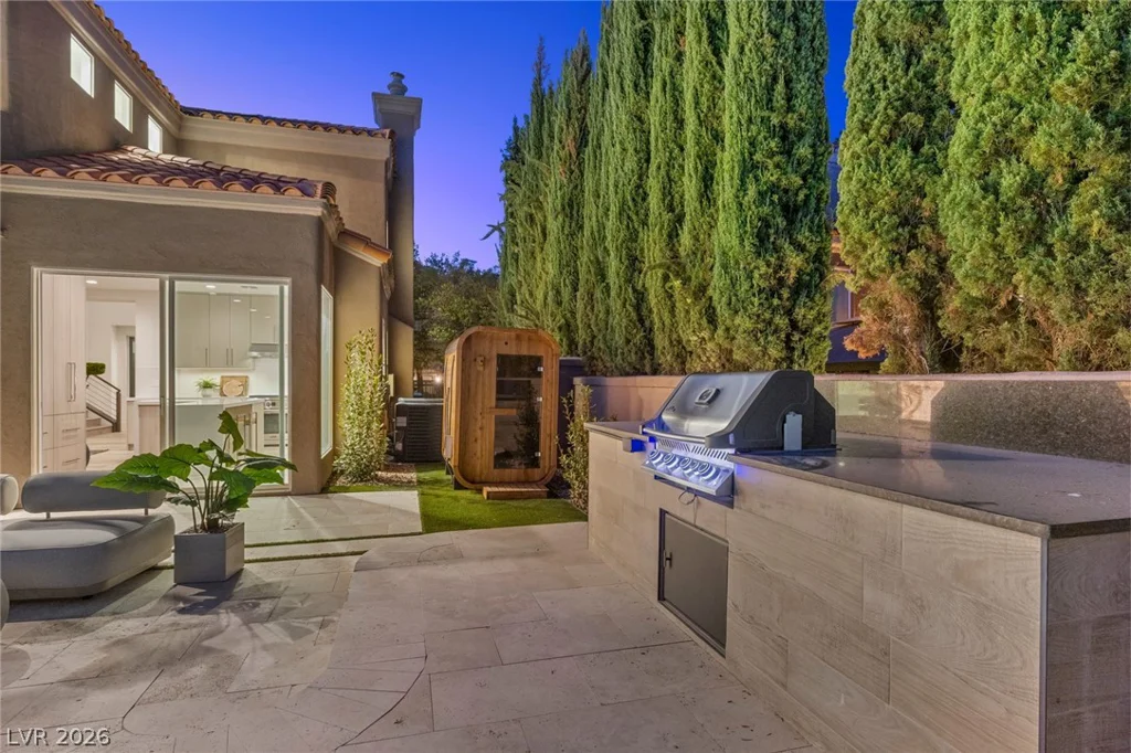 8371 Plum Creek, Las Vegas, NV 89113